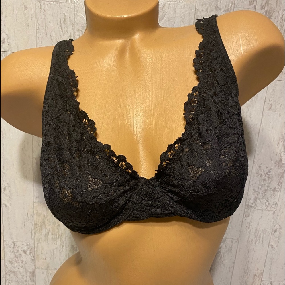 Victoria’s Secret Body By Victoria black lace bra 34DD